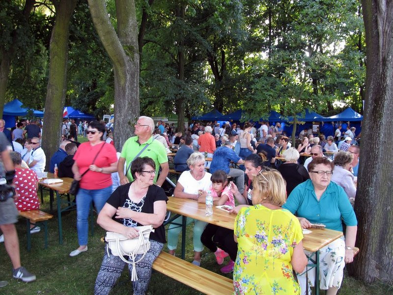 W niedzielę leszczynianie najedli się w parku (zdjęcia)