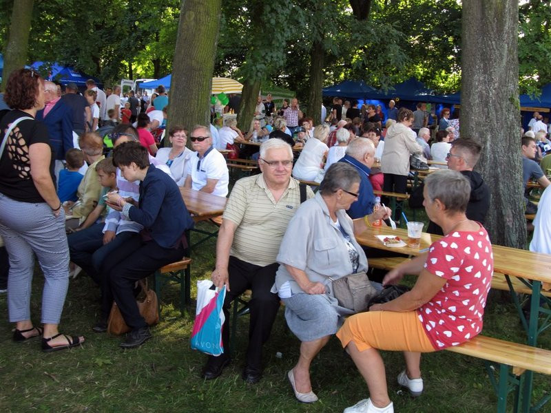 W niedzielę leszczynianie najedli się w parku (zdjęcia)