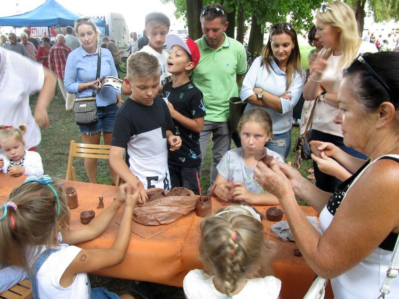 W niedzielę leszczynianie najedli się w parku (zdjęcia)