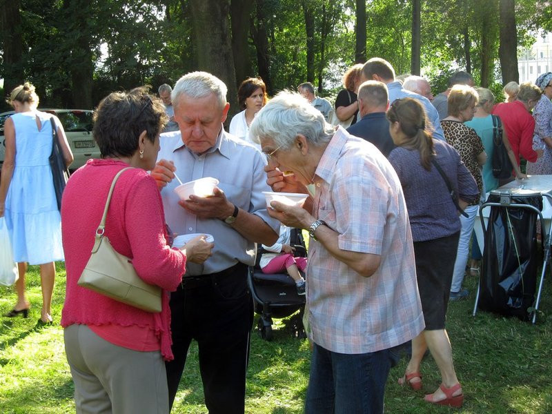 W niedzielę leszczynianie najedli się w parku (zdjęcia)