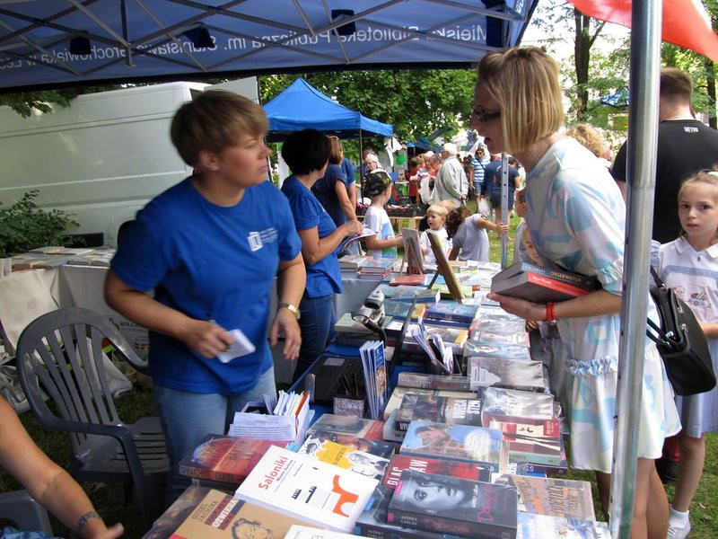 W niedzielę leszczynianie najedli się w parku (zdjęcia)