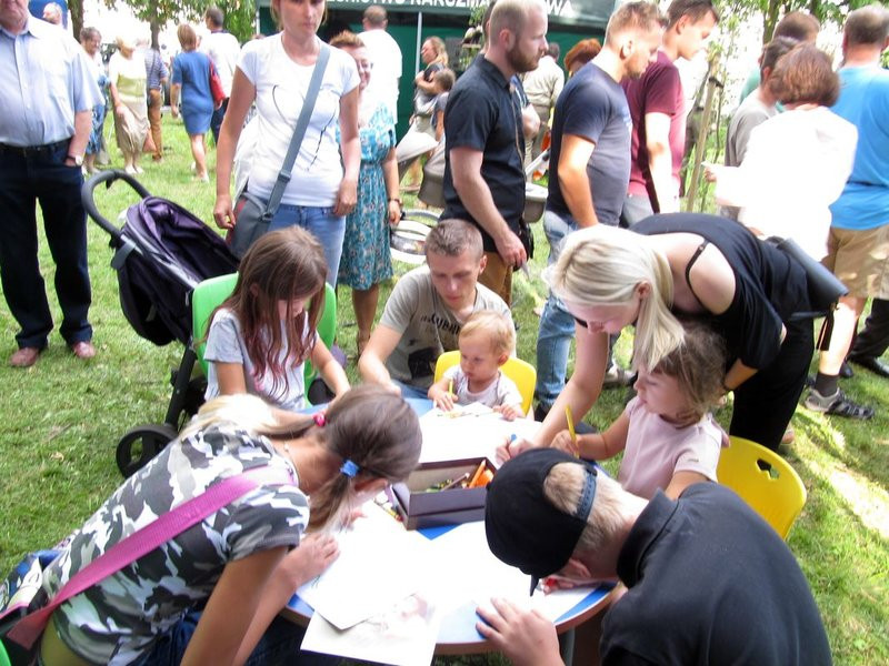 W niedzielę leszczynianie najedli się w parku (zdjęcia)