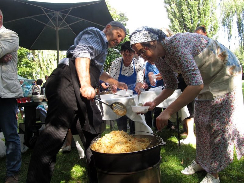 W niedzielę leszczynianie najedli się w parku (zdjęcia)