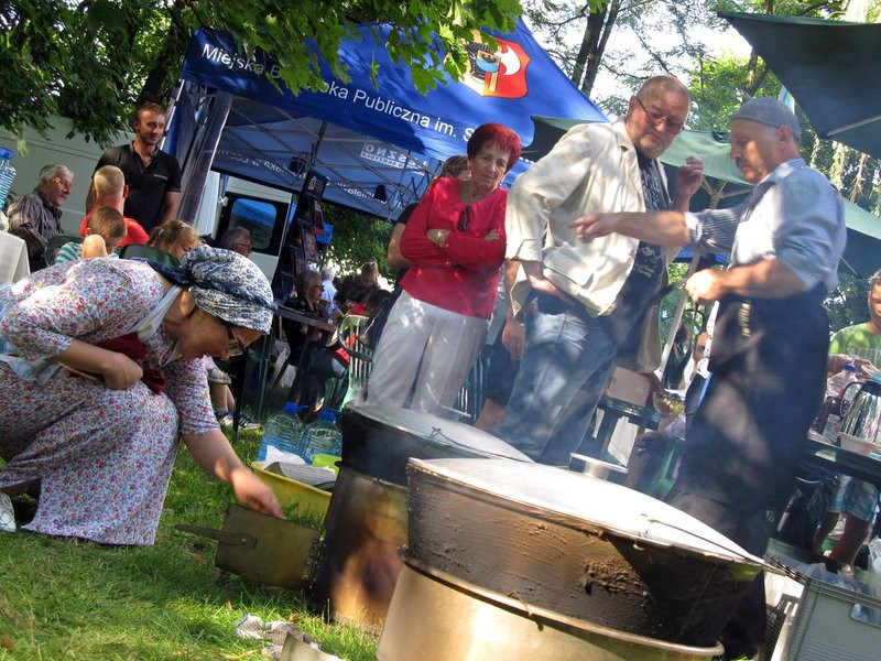 W niedzielę leszczynianie najedli się w parku (zdjęcia)