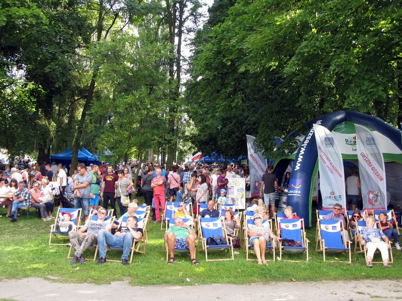 W niedzielę leszczynianie najedli się w parku (zdjęcia)