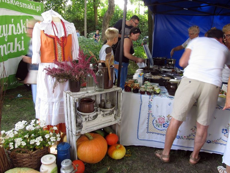 W niedzielę leszczynianie najedli się w parku (zdjęcia)