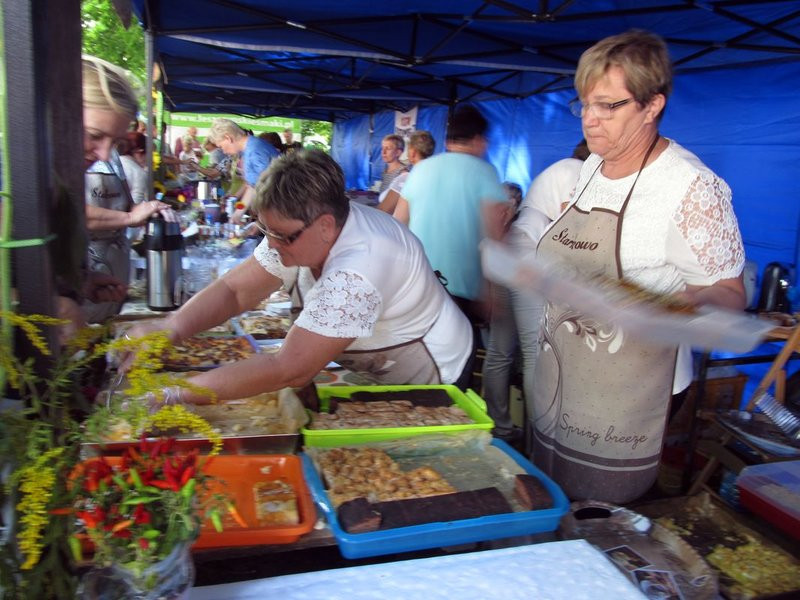 W niedzielę leszczynianie najedli się w parku (zdjęcia)