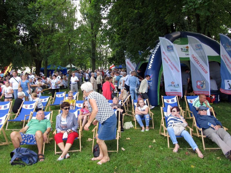 W niedzielę leszczynianie najedli się w parku (zdjęcia)