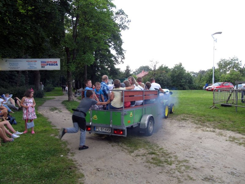 W niedzielę leszczynianie najedli się w parku (zdjęcia)