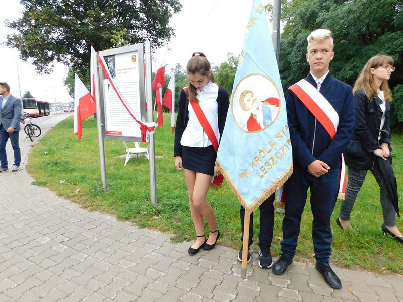 Odsłonięto tablicę dr M. Opatrnego (zdjęcia)