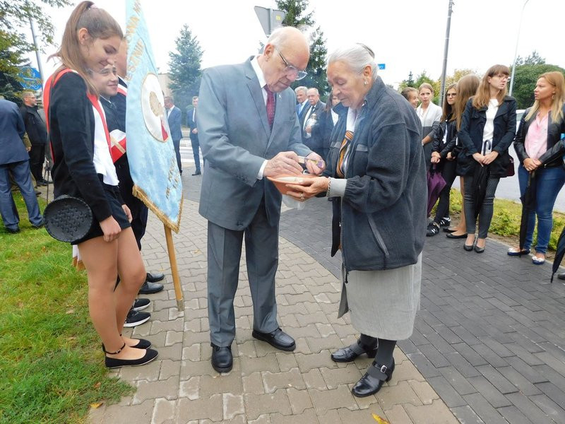 Odsłonięto tablicę dr M. Opatrnego (zdjęcia)