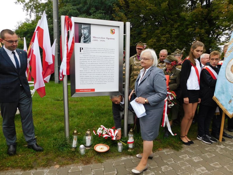 Odsłonięto tablicę dr M. Opatrnego (zdjęcia)
