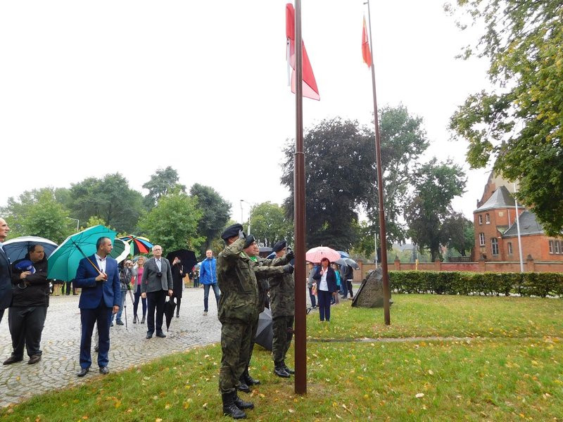 Polacy stanęli w obronie Ojczyzny (zdjęcia)