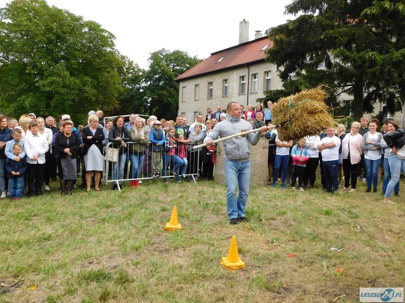 Mieszkańcy Rydzyny na dożynkach (zdjęcia)