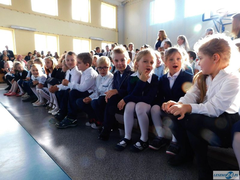 Pierwszy dzwonek w Dąbczu (zdjęcia)