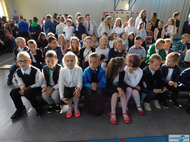 Pierwszy dzwonek w Dąbczu (zdjęcia)