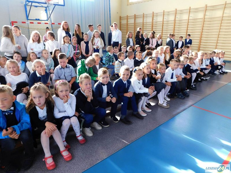 Pierwszy dzwonek w Dąbczu (zdjęcia)