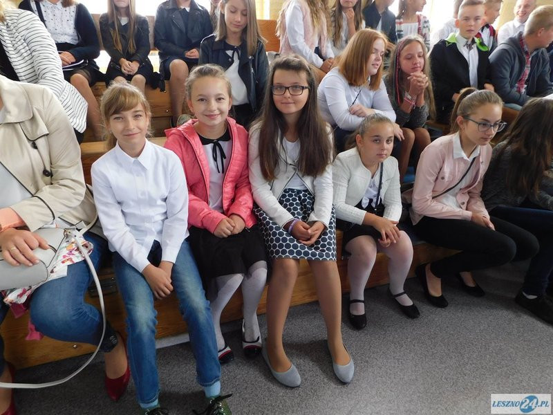 Pierwszy dzwonek w Dąbczu (zdjęcia)