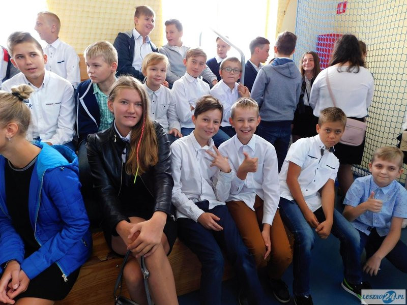 Pierwszy dzwonek w Dąbczu (zdjęcia)