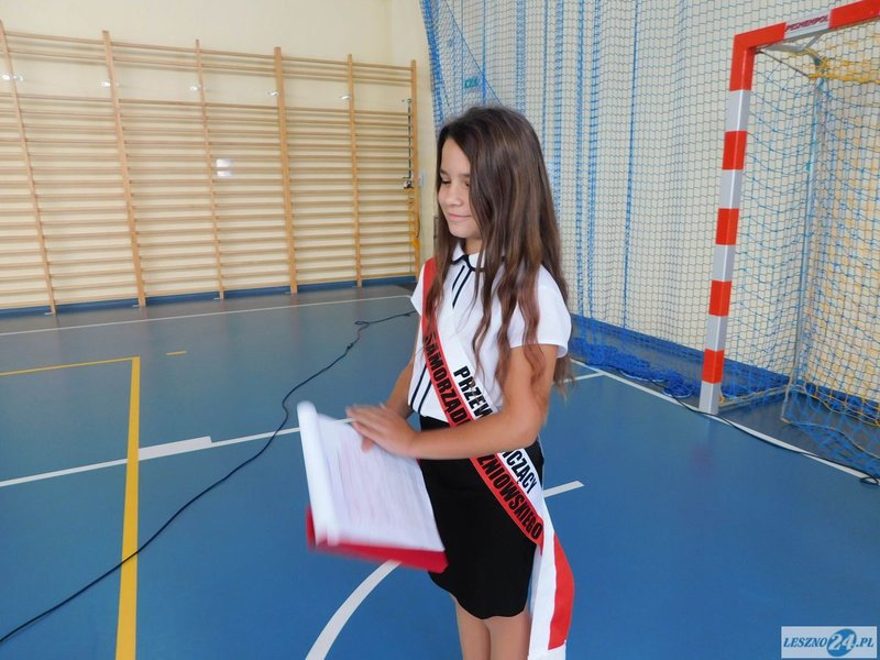 Pierwszy dzwonek w Dąbczu (zdjęcia)