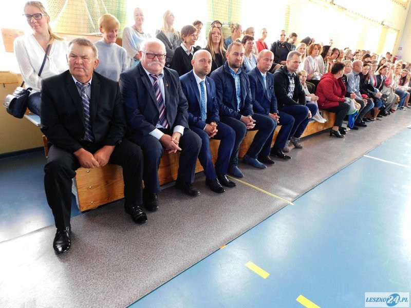 Pierwszy dzwonek w Dąbczu (zdjęcia)