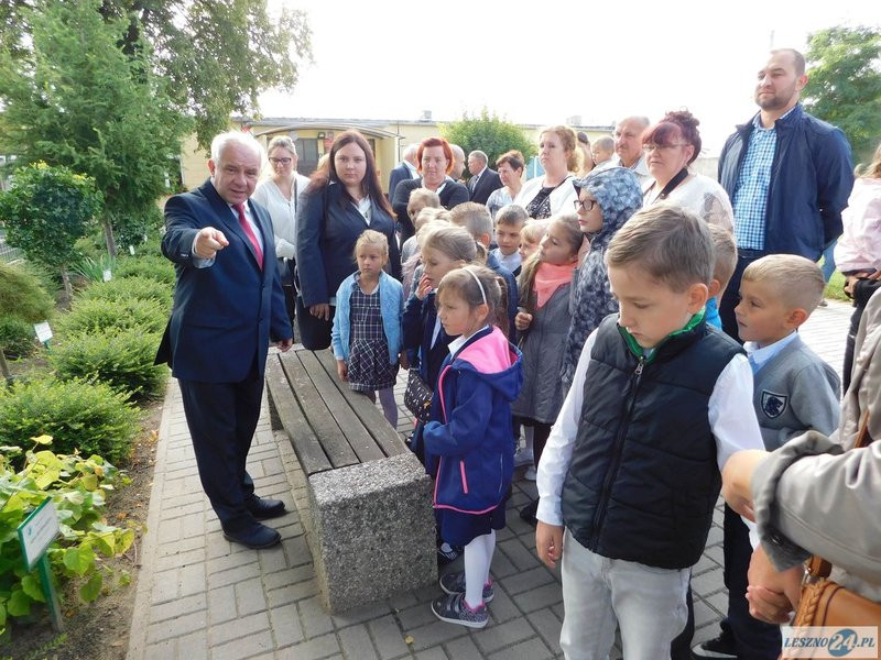 Pierwszy dzwonek w Dąbczu (zdjęcia)