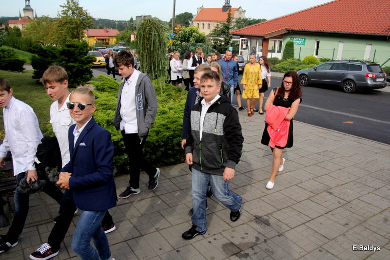 Pierwszy dzwonek w Osiecznej (zdjęcia)