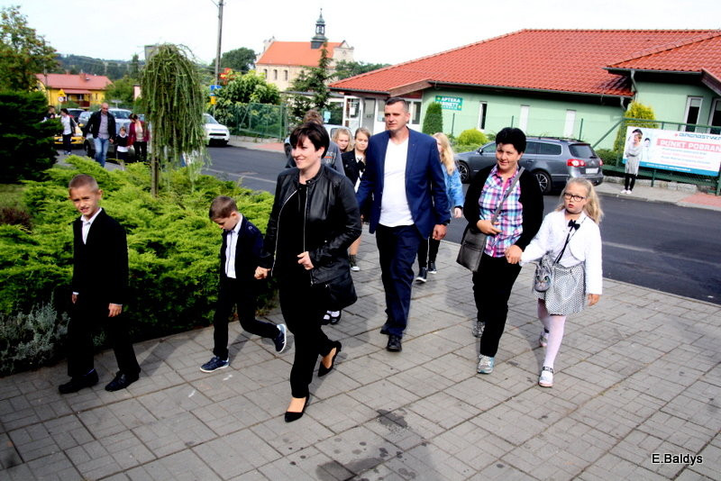 Pierwszy dzwonek w Osiecznej (zdjęcia)