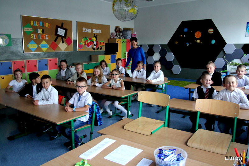 Pierwszy dzwonek w Osiecznej (zdjęcia)