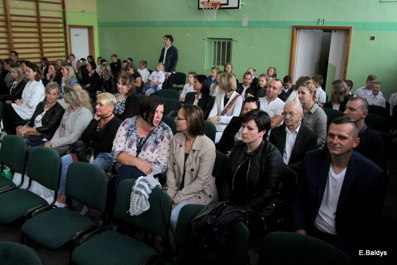 Pierwszy dzwonek w Osiecznej (zdjęcia)