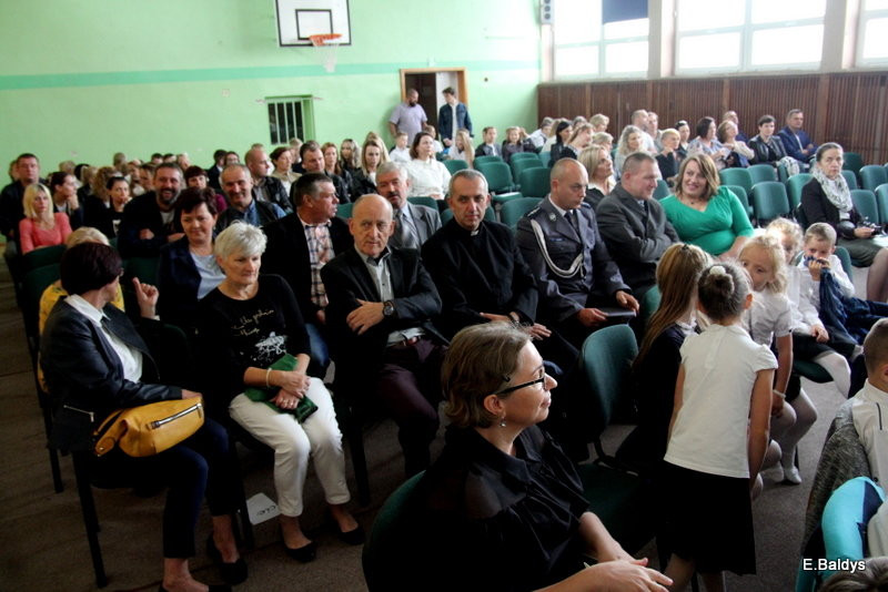 Pierwszy dzwonek w Osiecznej (zdjęcia)