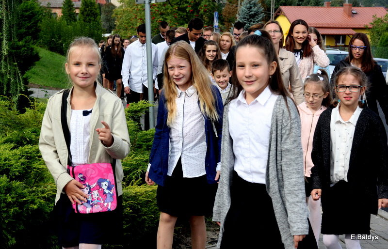 Pierwszy dzwonek w Osiecznej (zdjęcia)