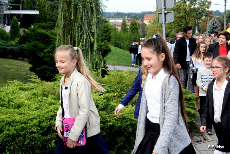 Pierwszy dzwonek w Osiecznej (zdjęcia)