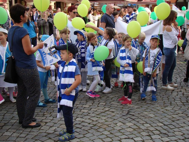 Dzieci i młodzież powitali króla (zdjęcia)