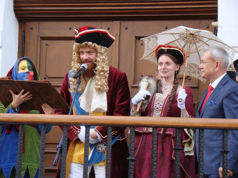 Dzieci i młodzież powitali króla (zdjęcia)