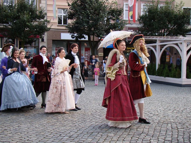 Dzieci i młodzież powitali króla (zdjęcia)