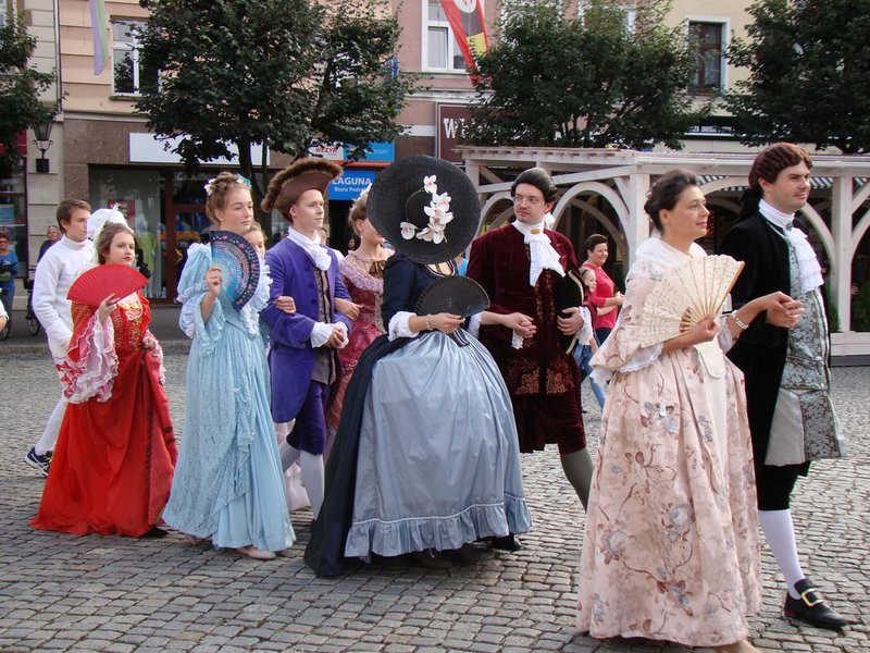 Dzieci i młodzież powitali króla (zdjęcia)