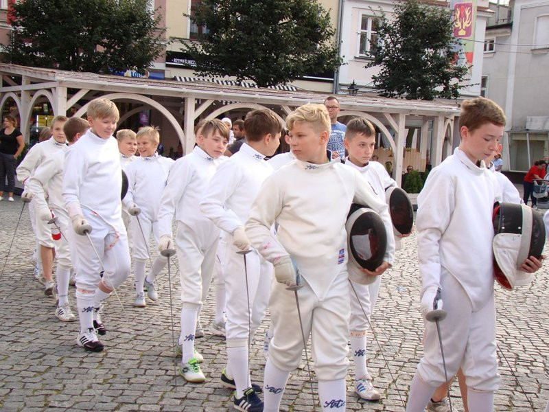 Dzieci i młodzież powitali króla (zdjęcia)