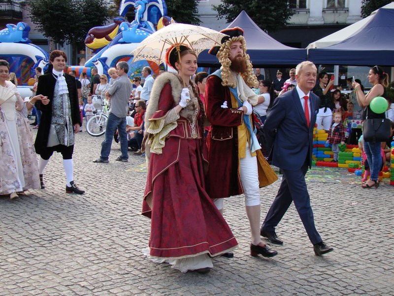 Dzieci i młodzież powitali króla (zdjęcia)