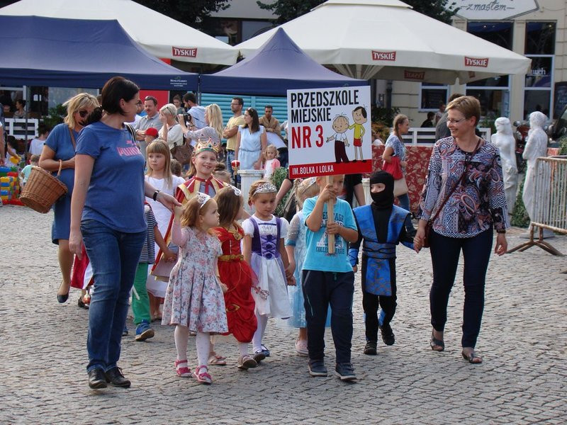 Dzieci i młodzież powitali króla (zdjęcia)