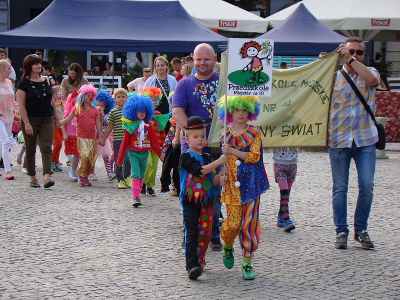 Dzieci i młodzież powitali króla (zdjęcia)