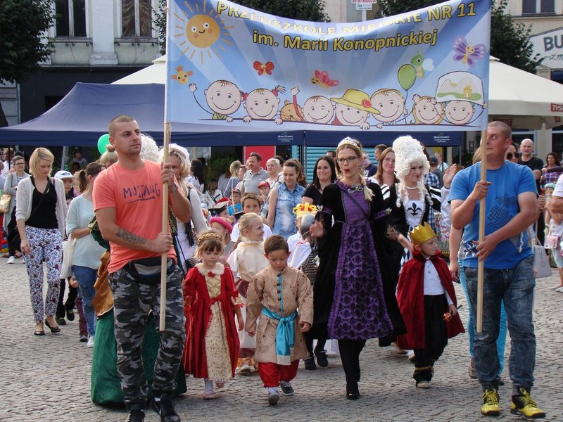 Dzieci i młodzież powitali króla (zdjęcia)