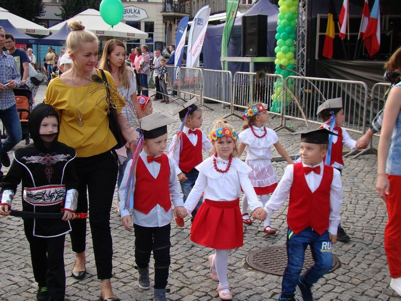 Dzieci i młodzież powitali króla (zdjęcia)