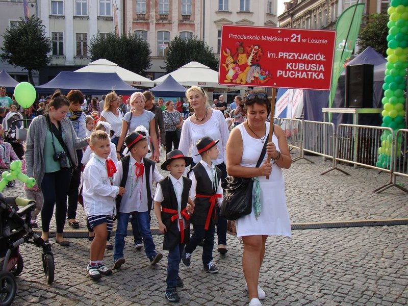 Dzieci i młodzież powitali króla (zdjęcia)