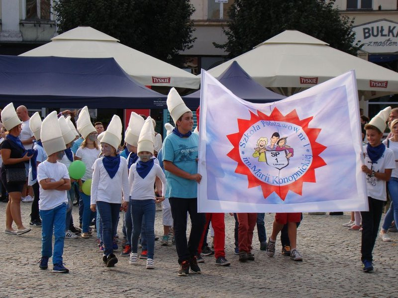 Dzieci i młodzież powitali króla (zdjęcia)