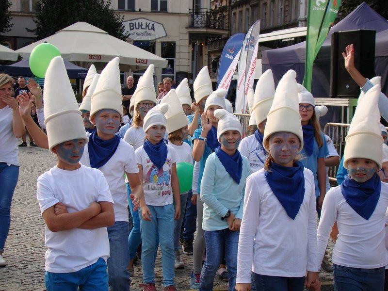 Dzieci i młodzież powitali króla (zdjęcia)