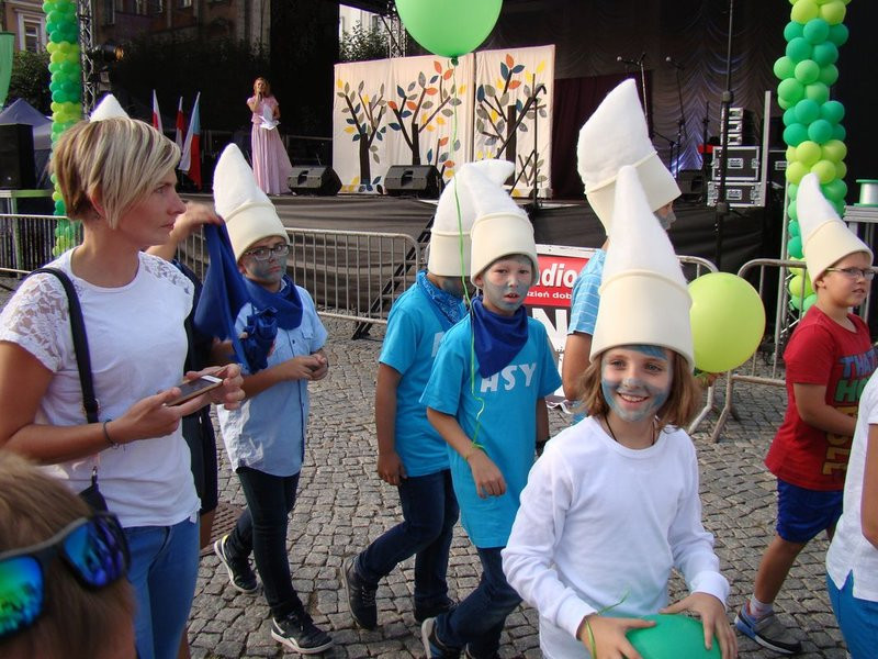 Dzieci i młodzież powitali króla (zdjęcia)