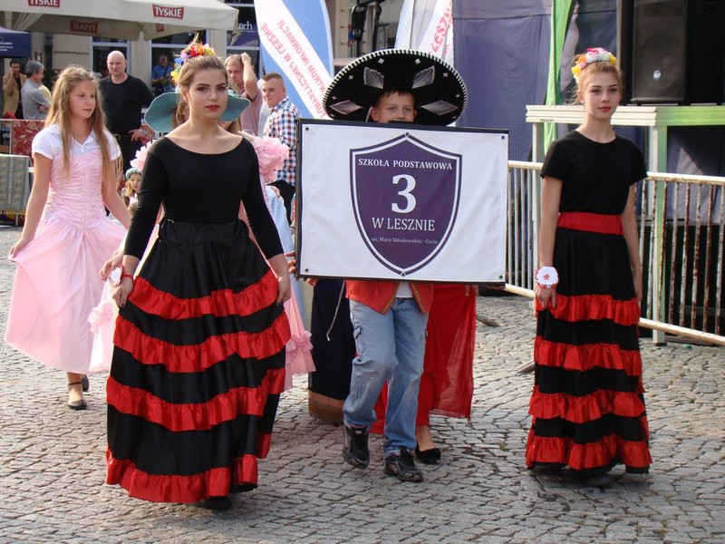 Dzieci i młodzież powitali króla (zdjęcia)