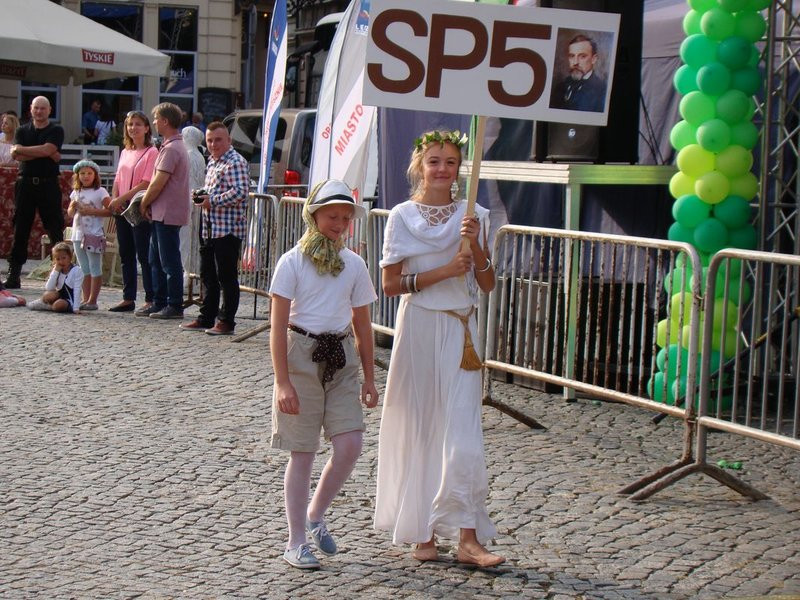 Dzieci i młodzież powitali króla (zdjęcia)