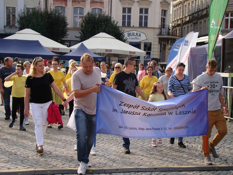 Dzieci i młodzież powitali króla (zdjęcia)